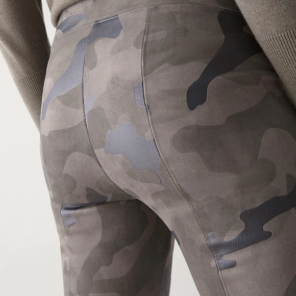 WHBM Camo Runway Leggings - Picture 5 of 6